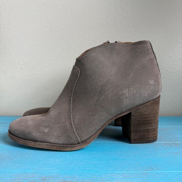 FRYE 'Nora' Zip Short Taupe Suede Leather Ankle Booties With Stacked Heel Sz 7 - Picture 3 of 8